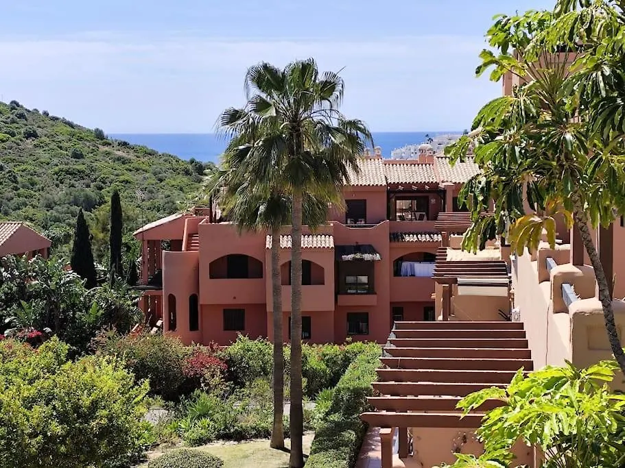 Penthouse Paradiso: 2Br Oasis In Casares Del Sol