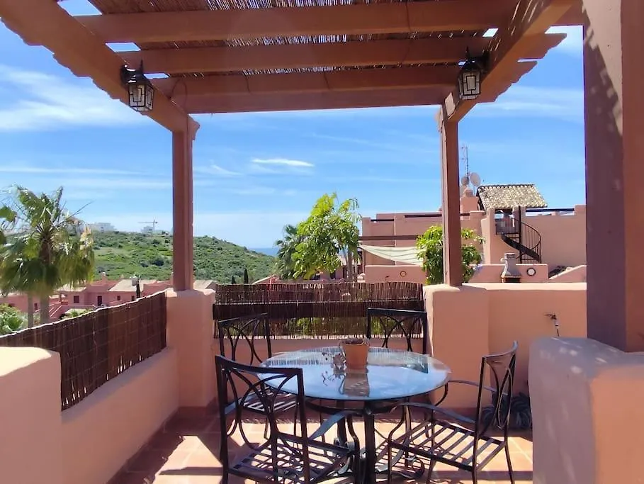 Penthouse Paradiso: 2Br Oasis In Casares Del Sol